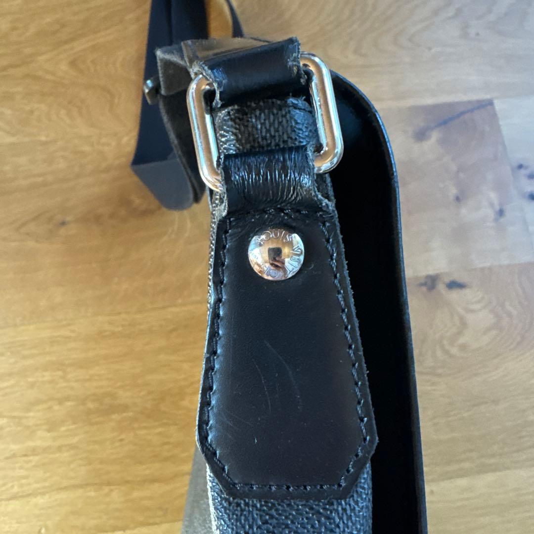 値下げ・ルイヴィトンダミエ　レザー メッセンジャーバッグ