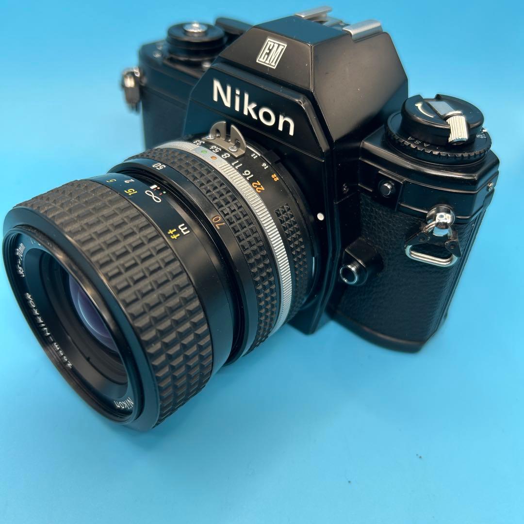 Nikon EM ZOOM Ai 35〜70 MACRO f / 3.3〜4.5