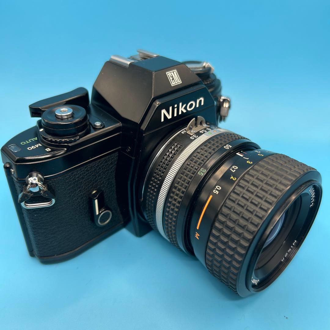 Nikon EM ZOOM Ai 35〜70 MACRO f / 3.3〜4.5