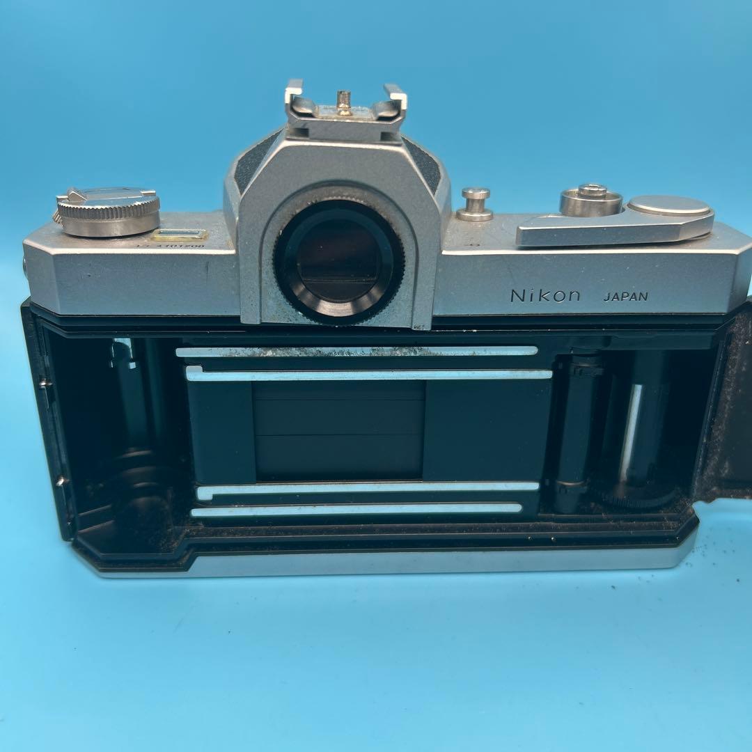 Nikon EM ZOOM Ai 35〜70 MACRO f / 3.3〜4.5