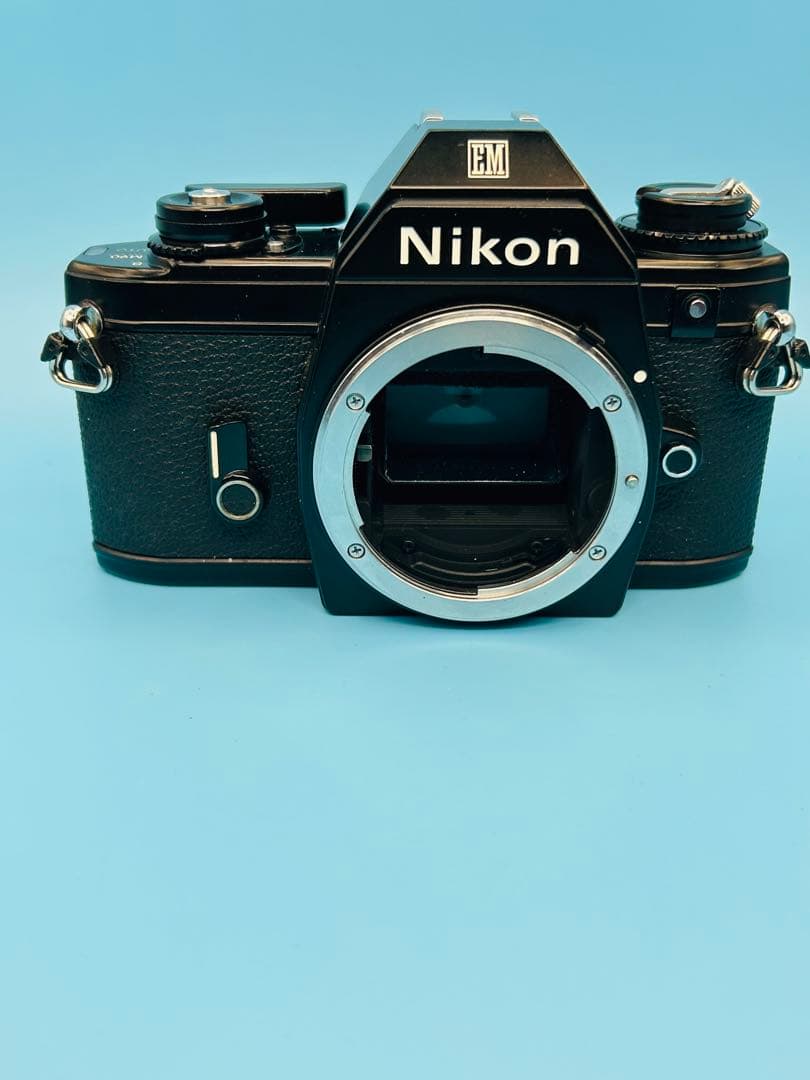 Nikon EM ZOOM Ai 35〜70 MACRO f / 3.3〜4.5