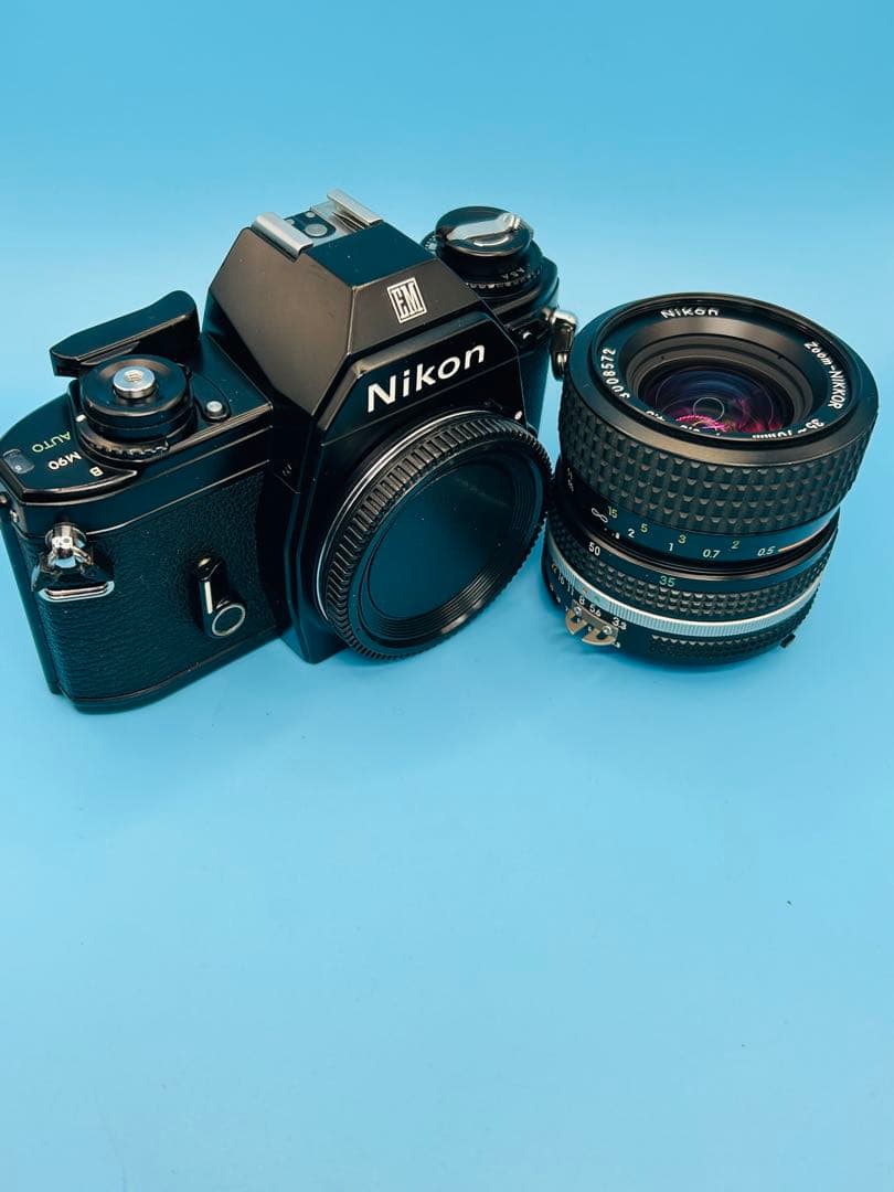 Nikon EM ZOOM Ai 35〜70 MACRO f / 3.3〜4.5