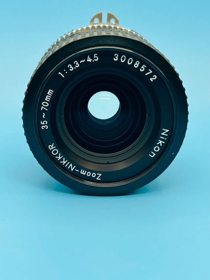 Nikon EM ZOOM Ai 35〜70 MACRO f / 3.3〜4.5