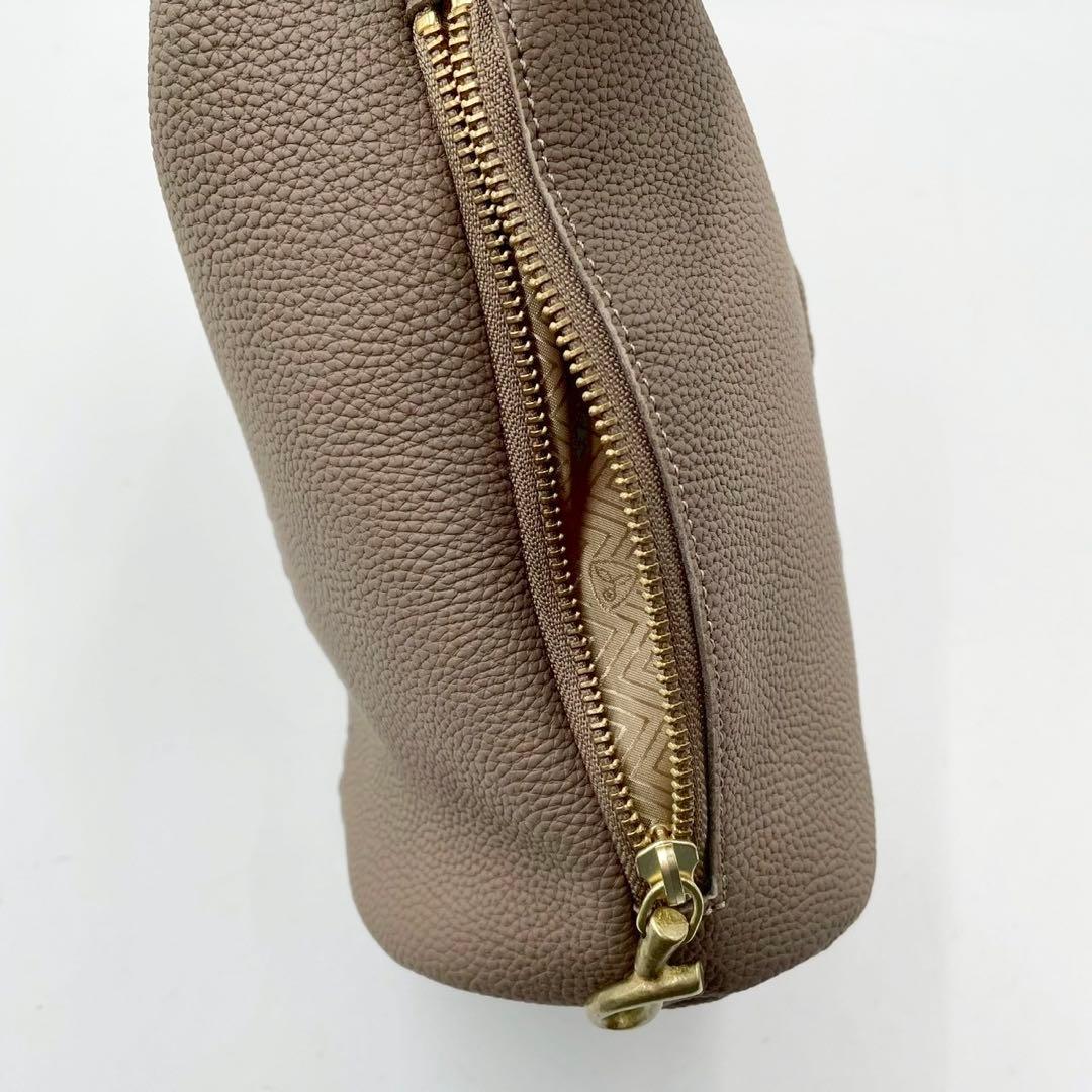 極美品　マヌー　keg pouchc ケッグポーチ　レザーバッグ　グレージュ