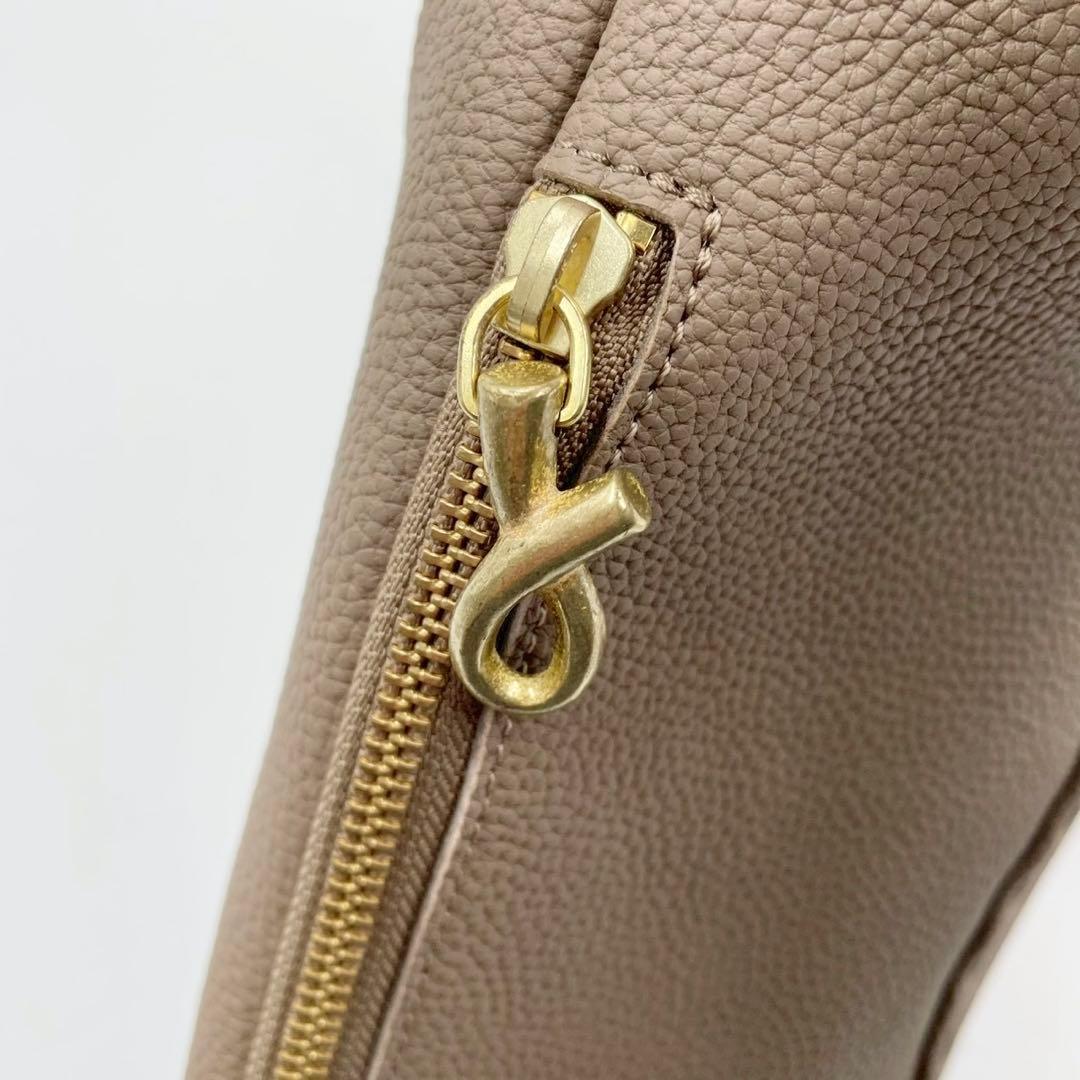 極美品　マヌー　keg pouchc ケッグポーチ　レザーバッグ　グレージュ