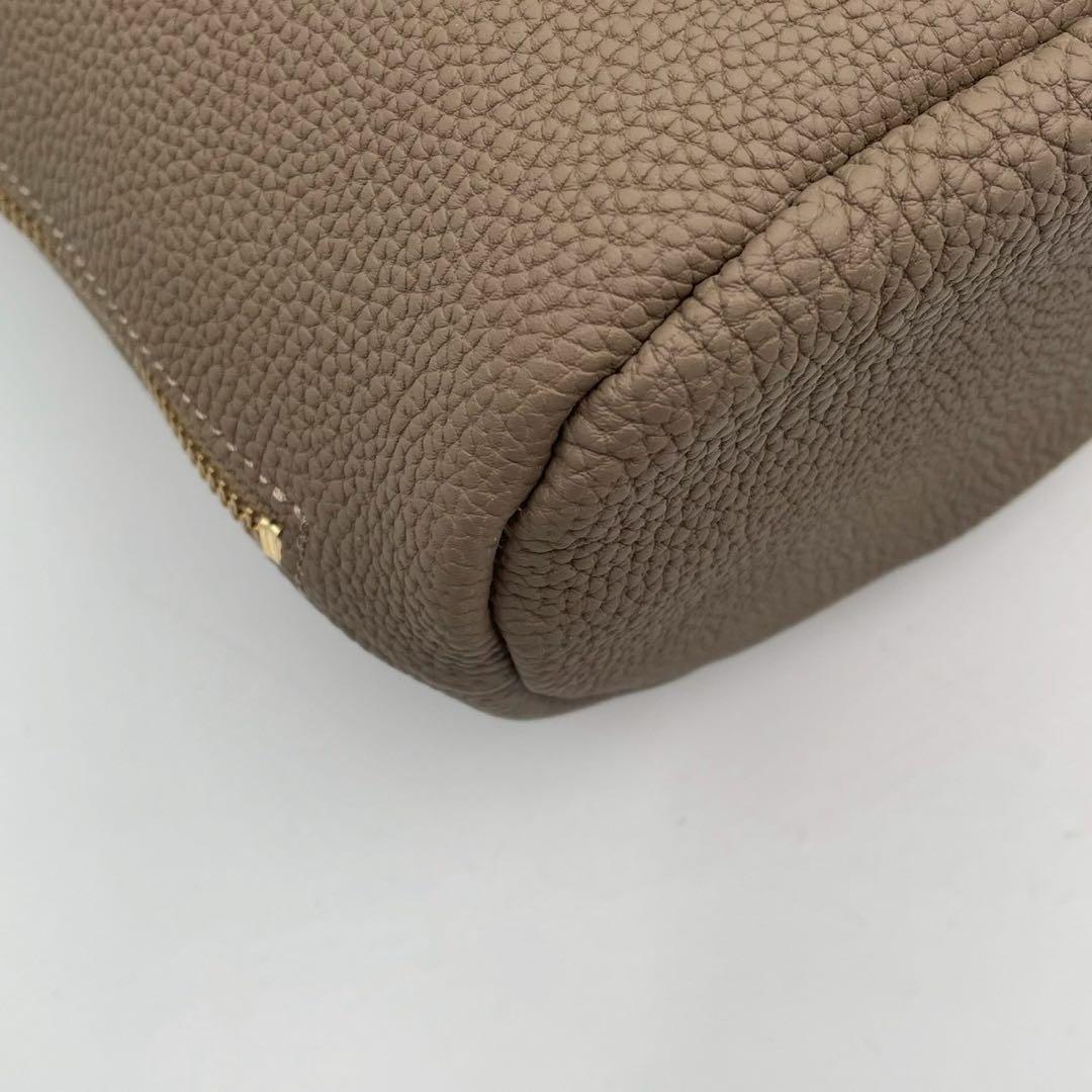 極美品　マヌー　keg pouchc ケッグポーチ　レザーバッグ　グレージュ