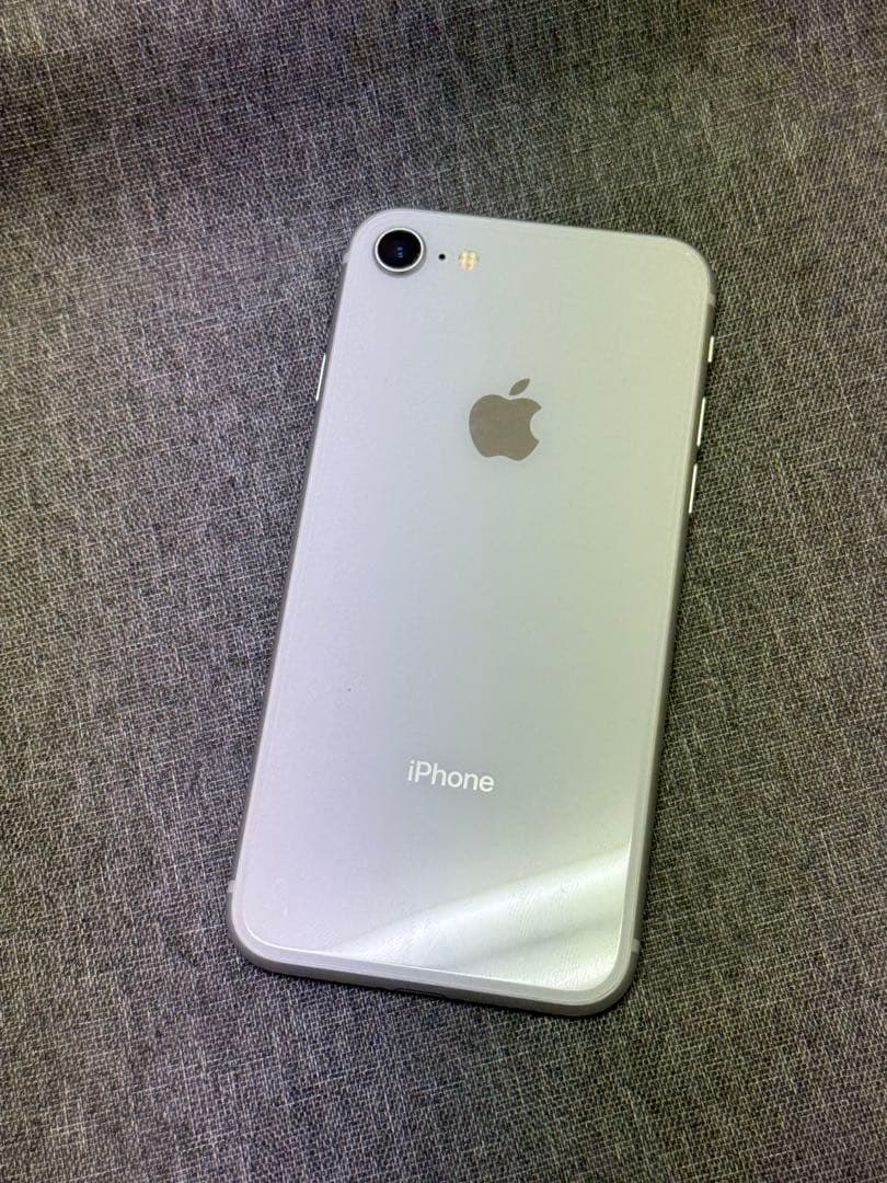 Apple iPhone 8 シルバー 64GB