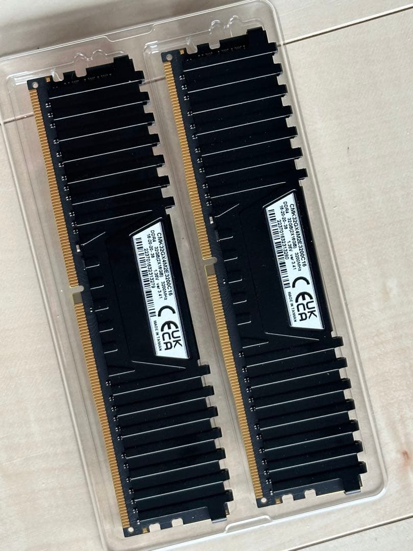 CMK32GX4M2E3200C16 DDR4メモリー