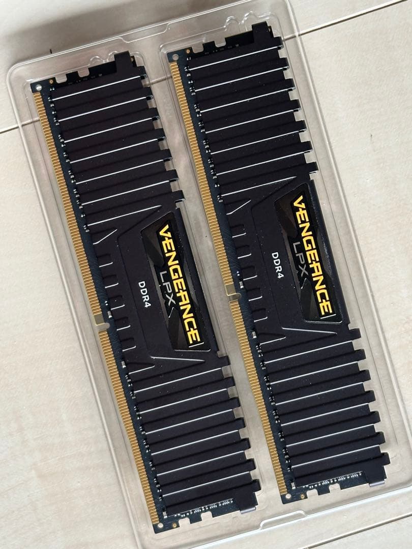 CMK32GX4M2E3200C16 DDR4メモリー