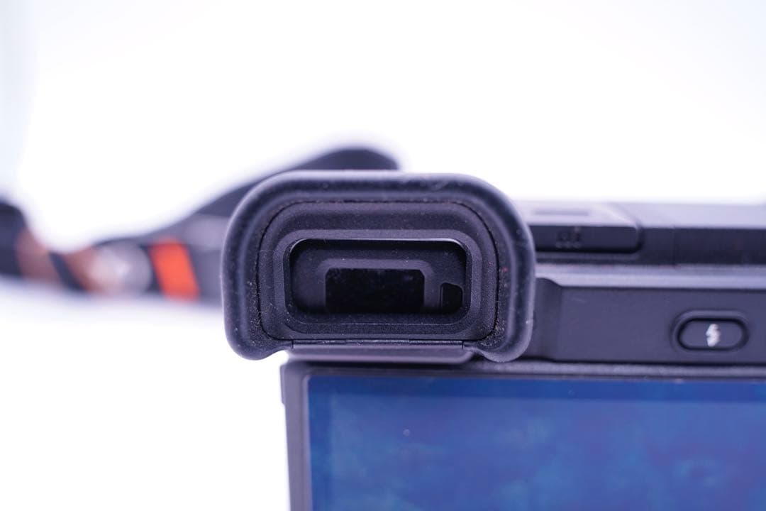 Sony α6400 ミラーレスカメラ E 18-135mm レンズ付き