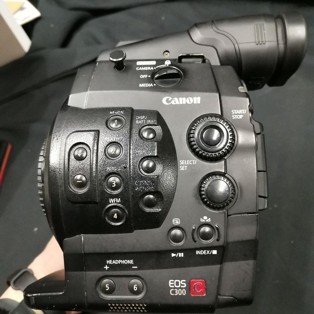 EOS C300 中古品　バッテリー付属しません