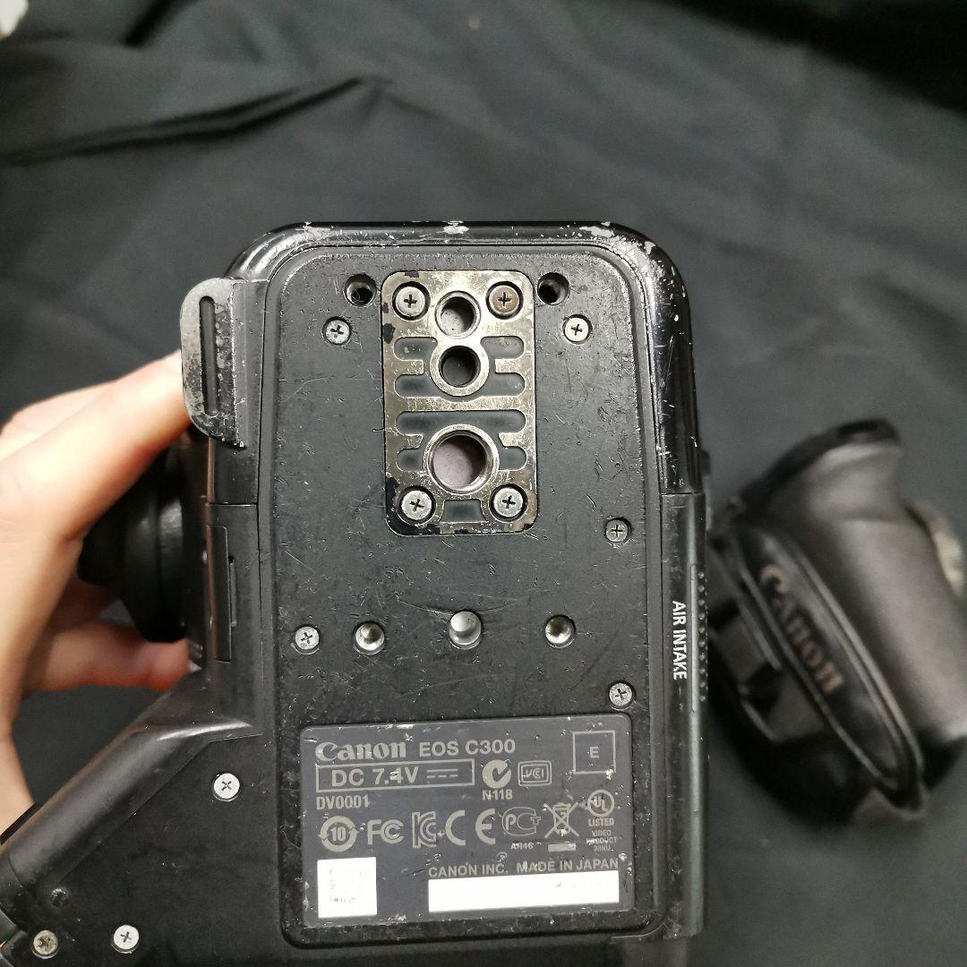 EOS C300 中古品　バッテリー付属しません