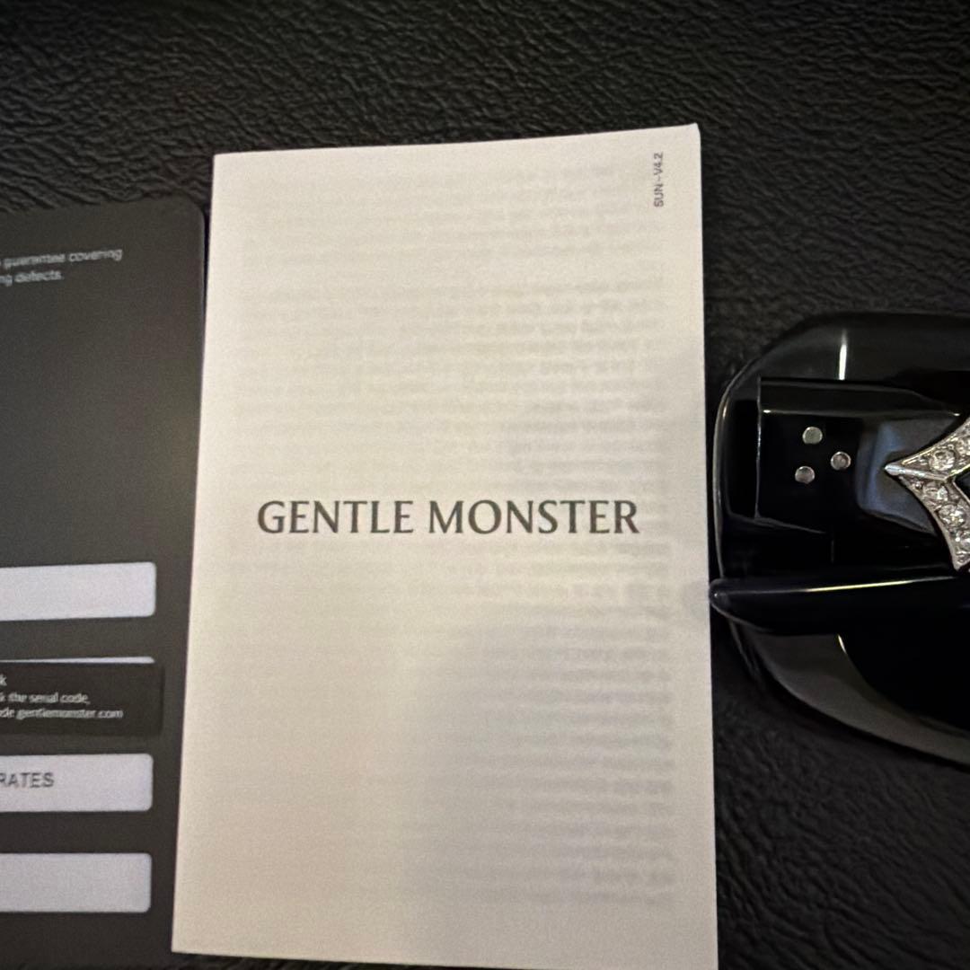 GENTLE MONSTER 装飾付きサングラス　UAE エミレーツモール購入