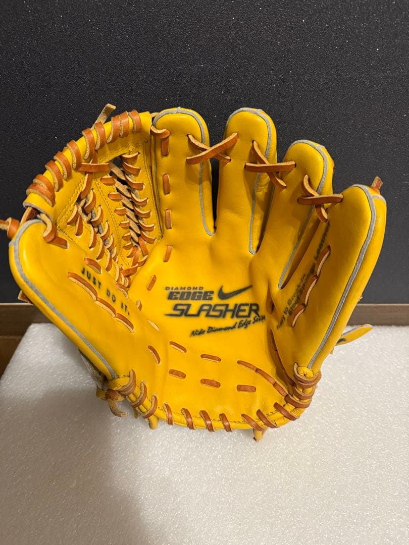 ★屋外未使用★ NIKE ナイキ 一般軟式 内野手用 良型 革質◎ 軽量 ②