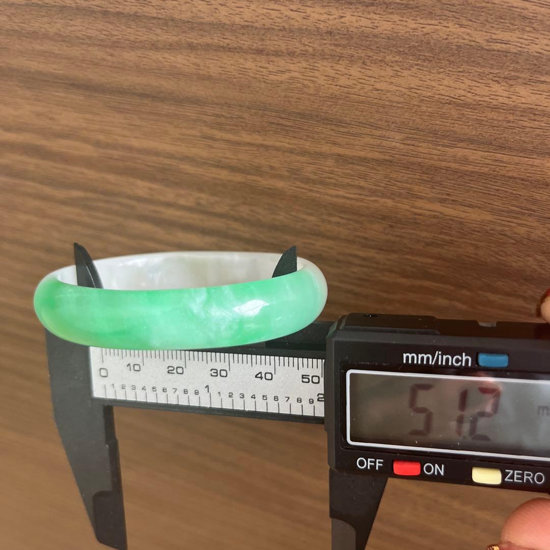 椭円型翡翠バングル