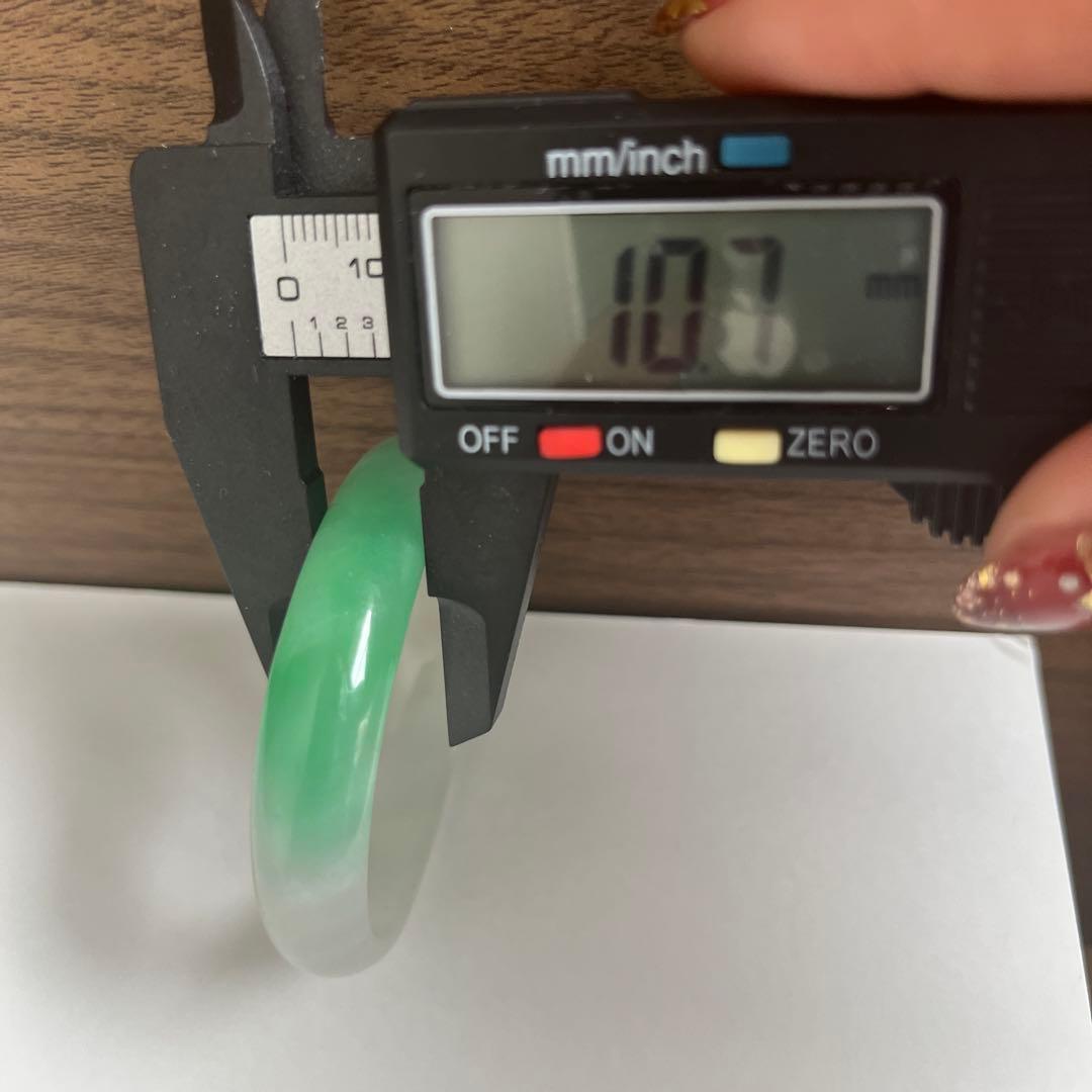 椭円型翡翠バングル