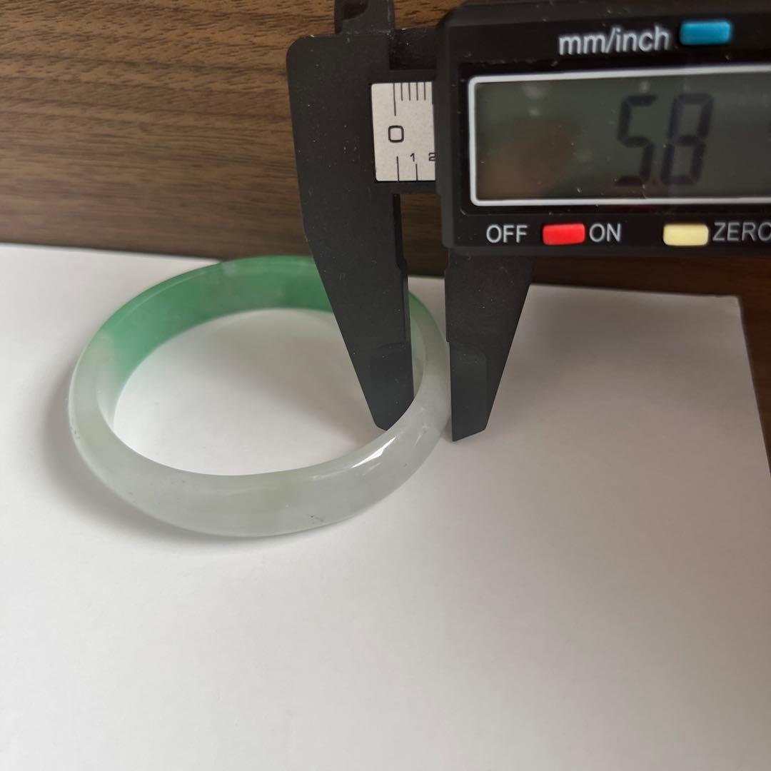 椭円型翡翠バングル