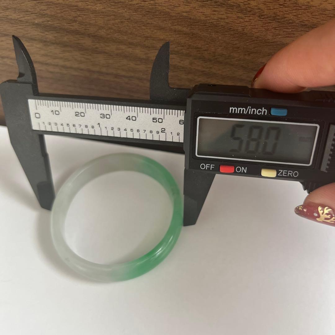 椭円型翡翠バングル