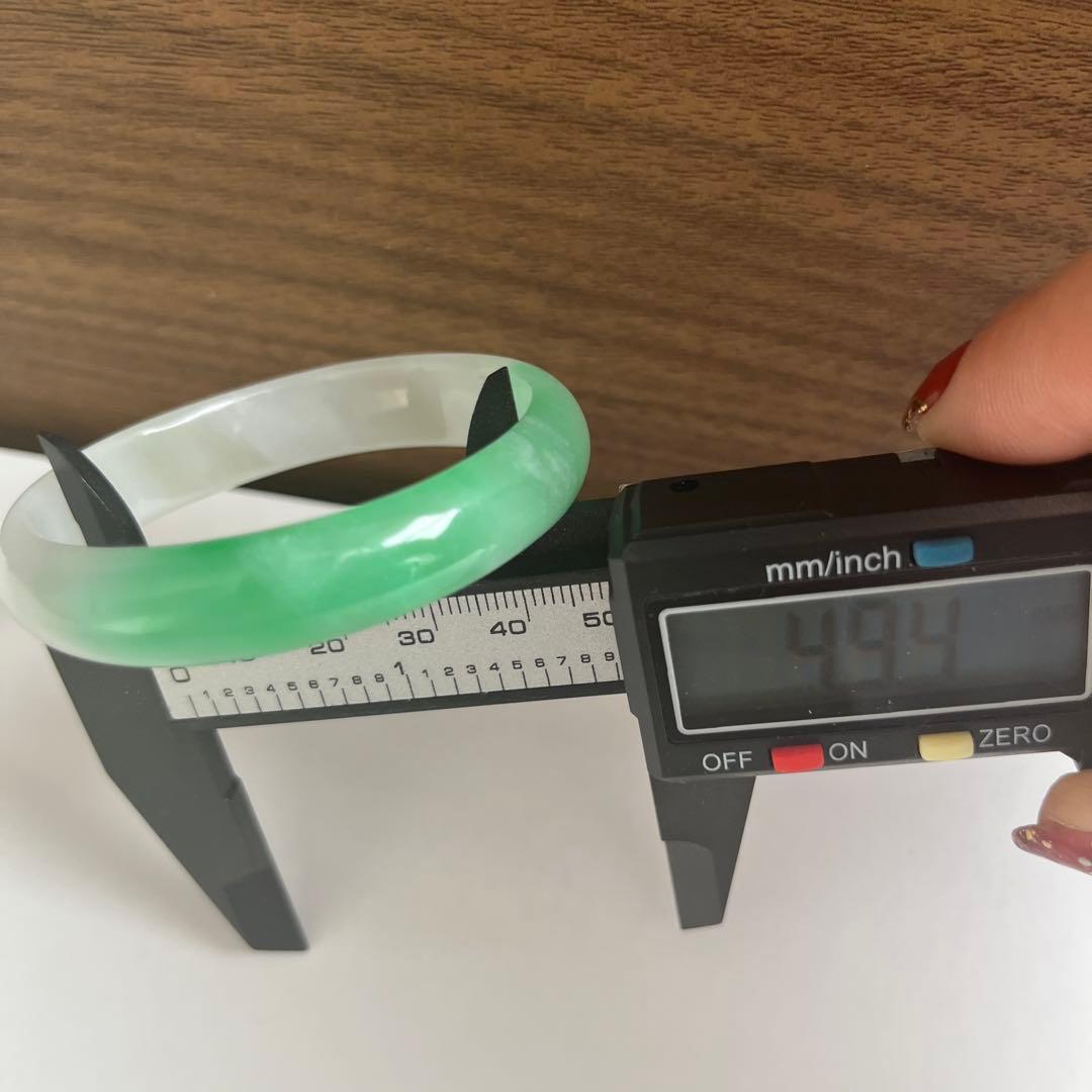 椭円型翡翠バングル