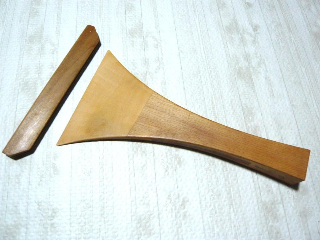 三味線　ケース入り　　撥　駒　小物付き