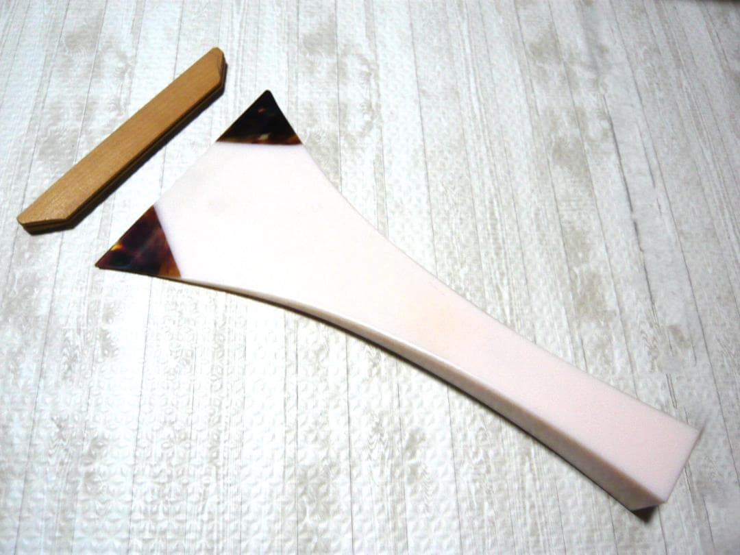 三味線　ケース入り　　撥　駒　小物付き