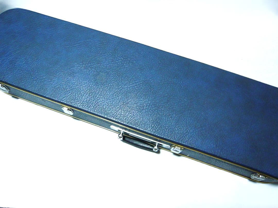 三味線　ケース入り　　撥　駒　小物付き