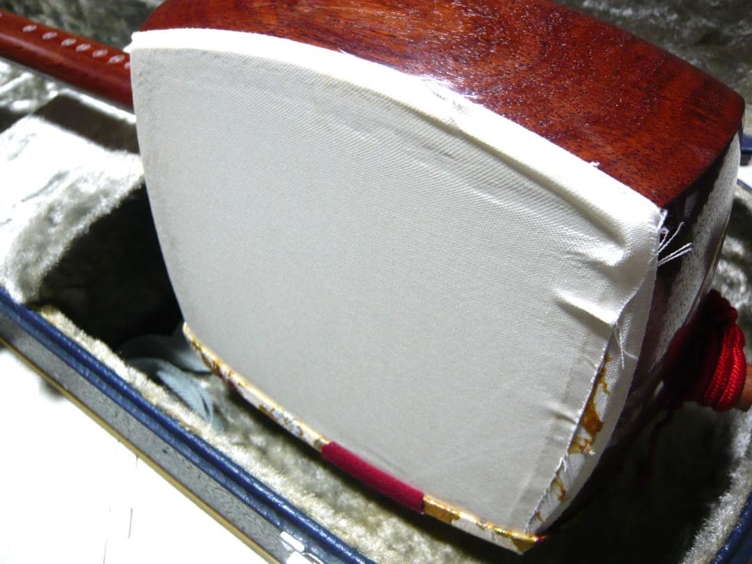 三味線　ケース入り　　撥　駒　小物付き