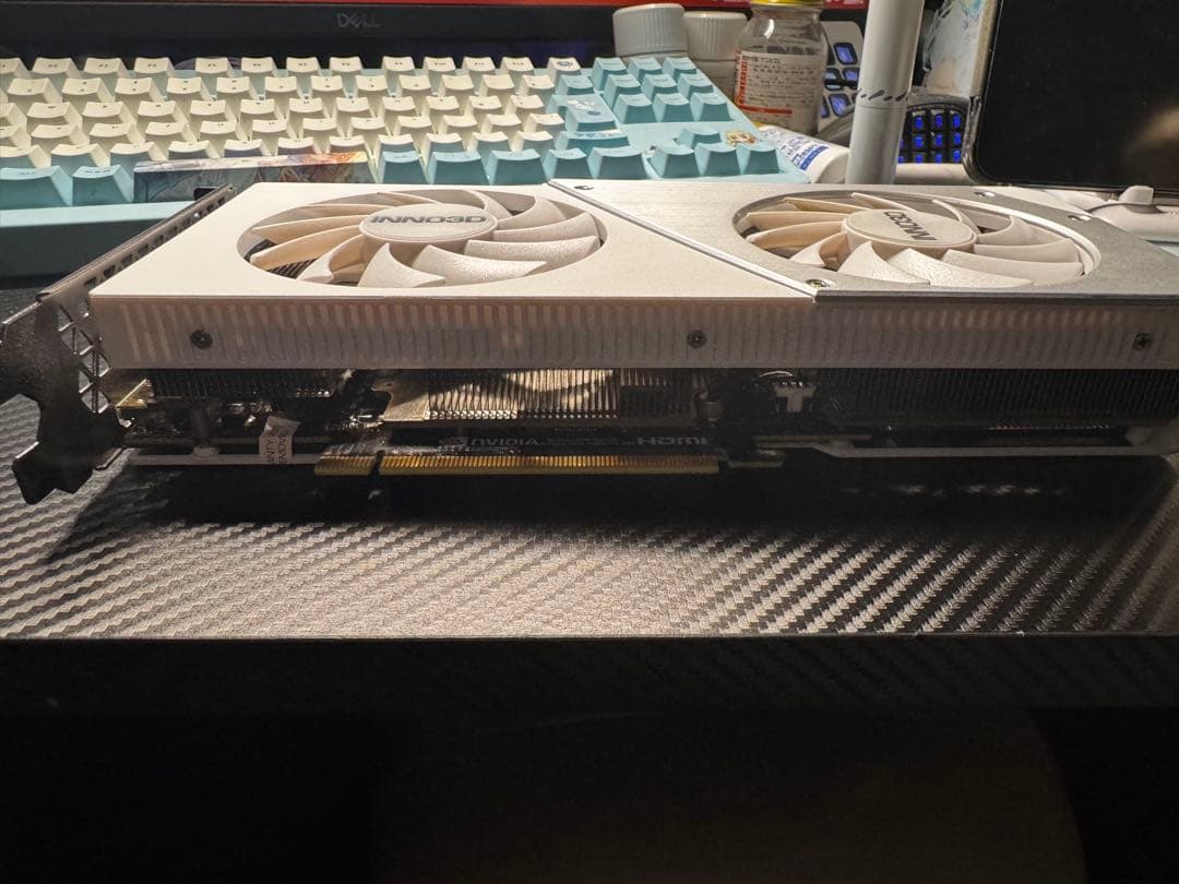 GeForce RTX4070 ホワイト