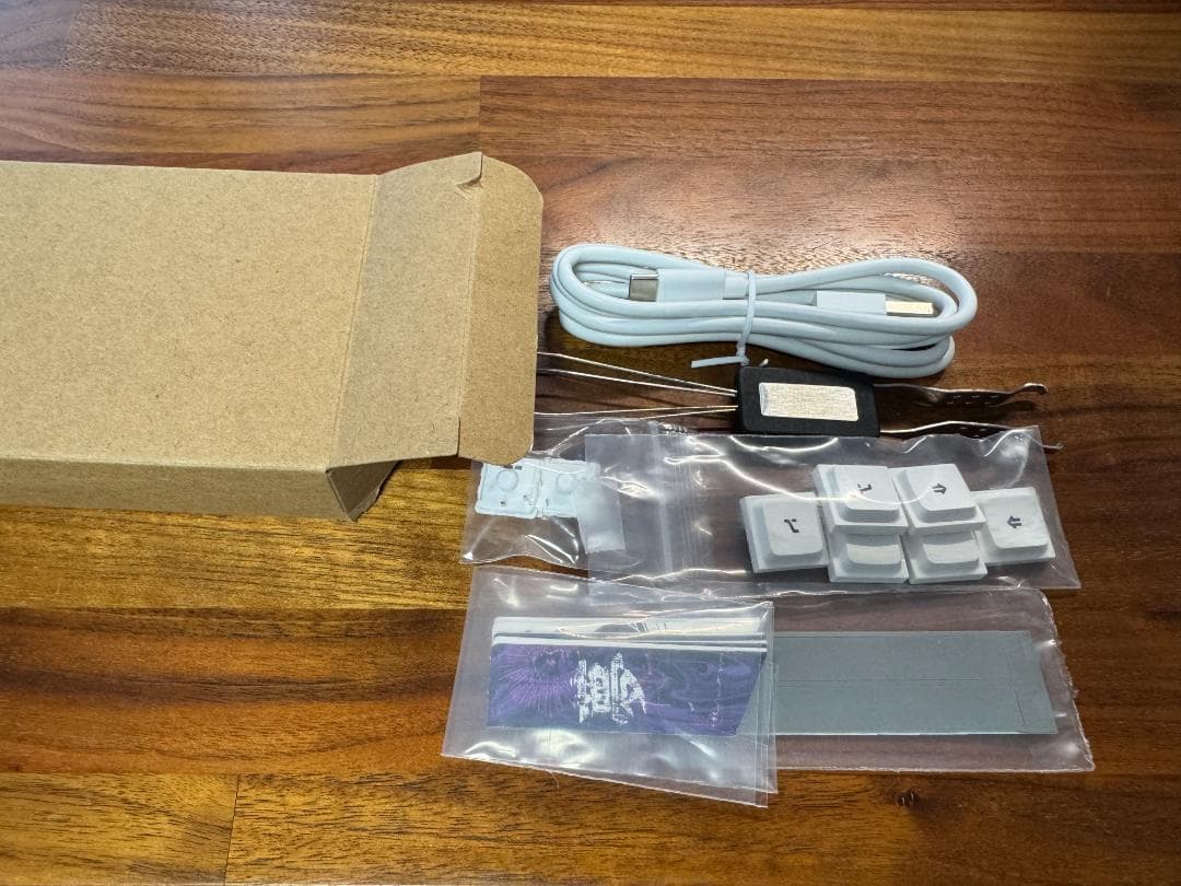 ぴ*け様 分割キーボード Cornix シルバー おまけ付き