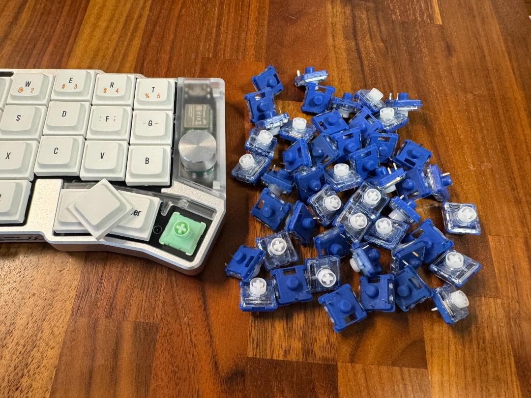 ぴ*け様 分割キーボード Cornix シルバー おまけ付き