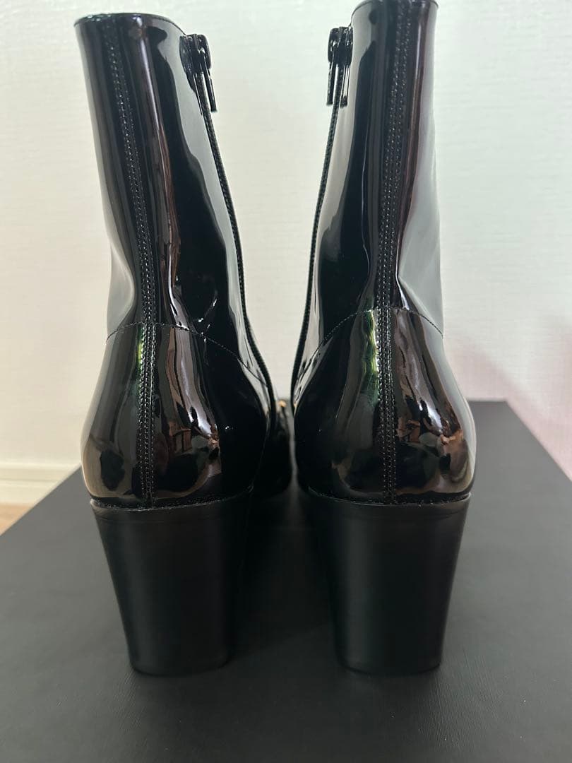 専用SAINT LAURENT PARIS 23SS ホースビットパテントブーツ