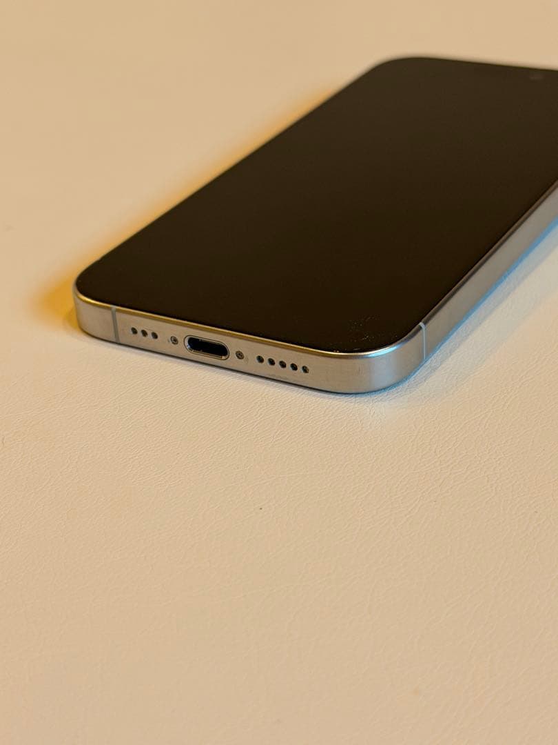 iPhone 15 pro 香港版 256GBデュアルsim ホワイトチタニウム