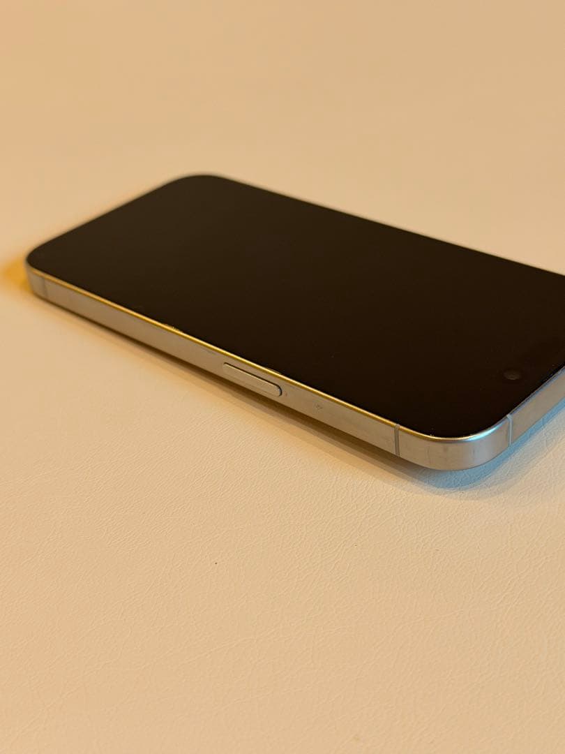 iPhone 15 pro 香港版 256GBデュアルsim ホワイトチタニウム