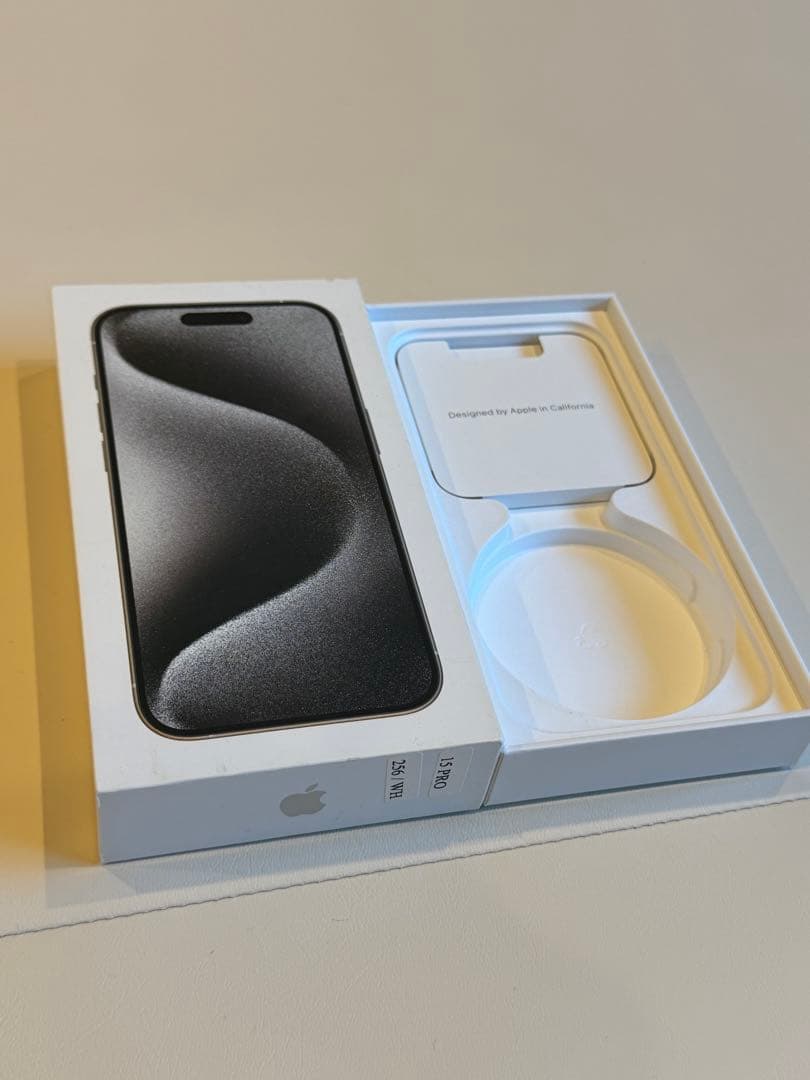 iPhone 15 pro 香港版 256GBデュアルsim ホワイトチタニウム