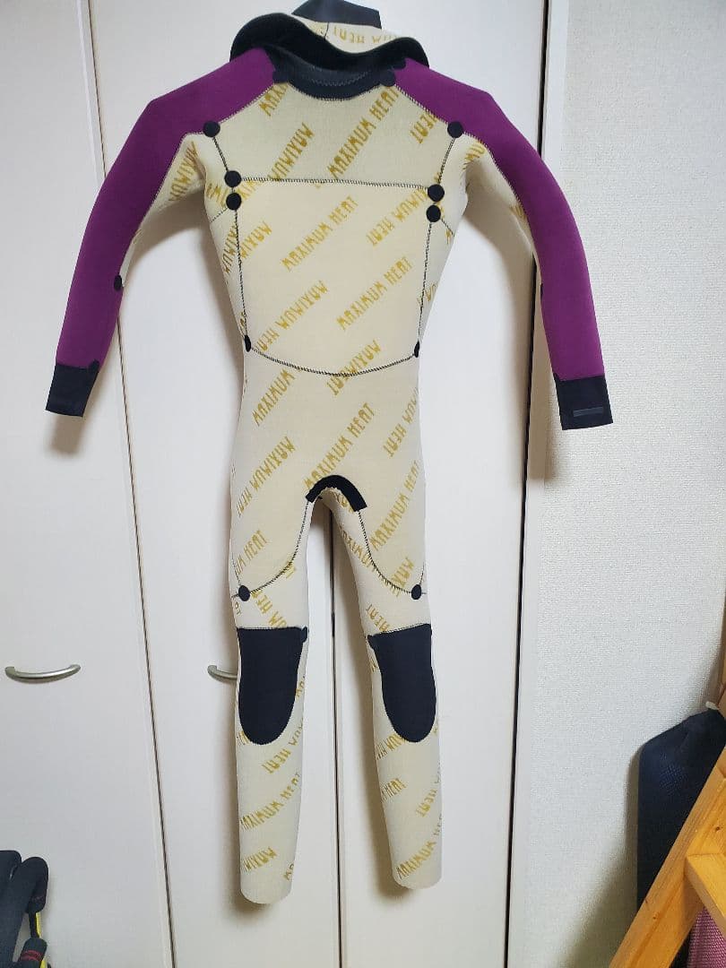 t*4様 FELLOW セミドライ　5㎜3㎜ウェットスーツ　キッズ１４０ 美品