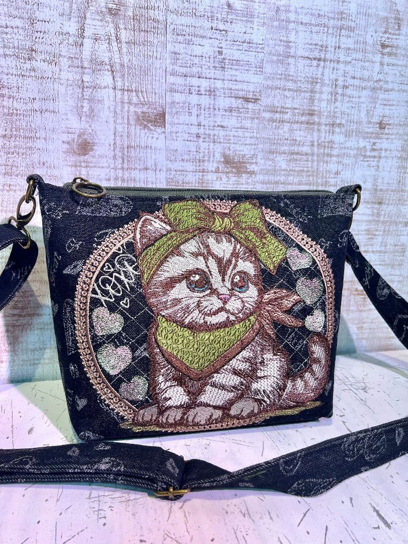 ブラックハート柄デニム♡刺繍のショルダーバッグ♡リボンとバンダナの猫ちゃん