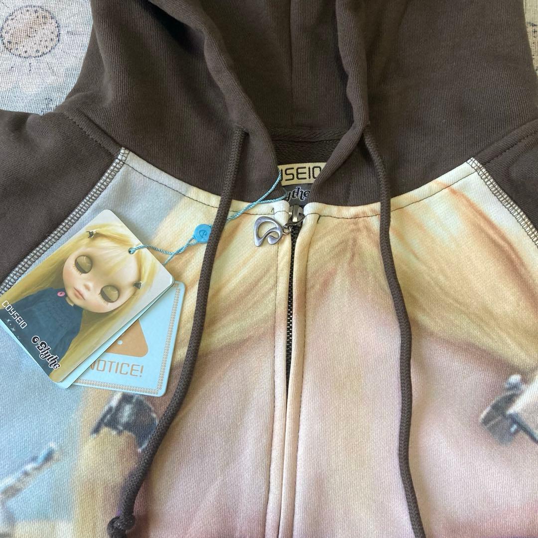 トップス COYSEIO BLYTHE GRAPHIC HOODIE