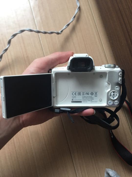 Canon EOS Kiss Mダブルズームキット