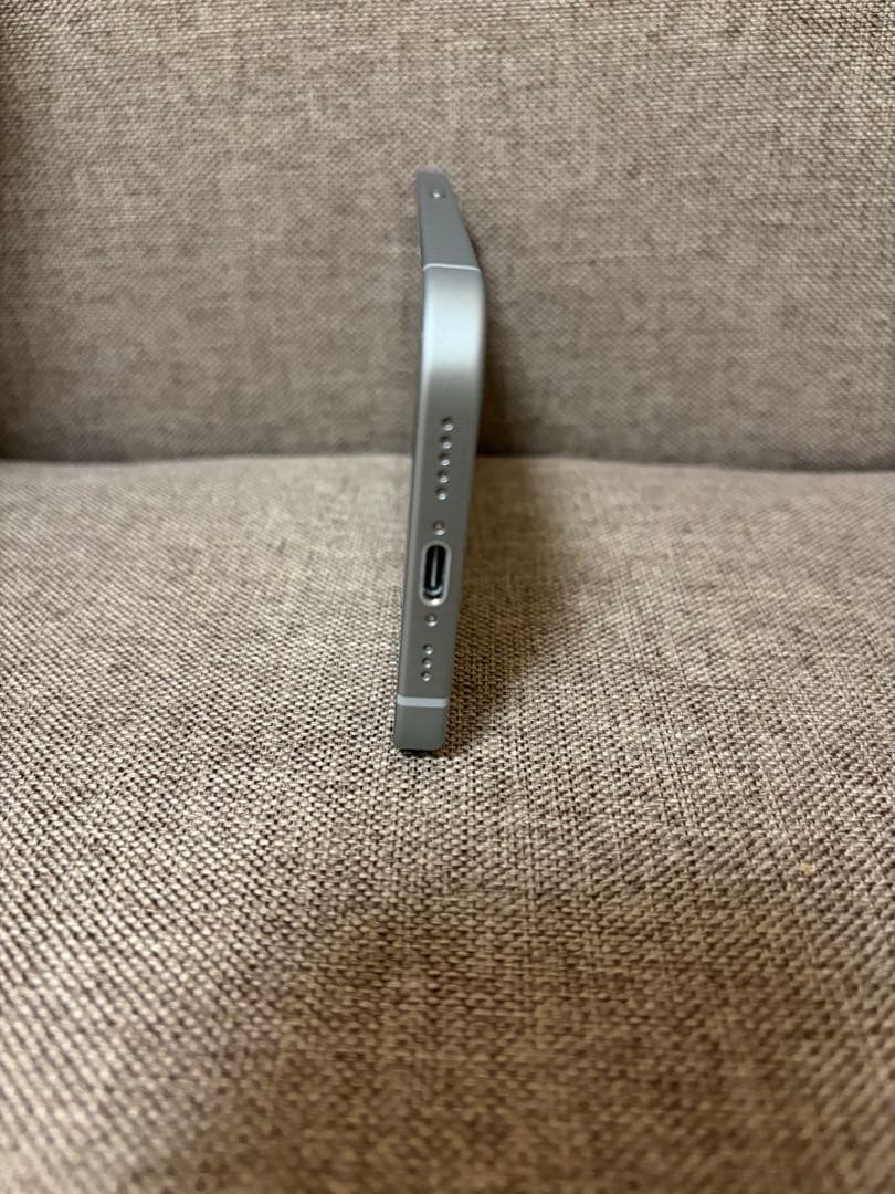 よも【美品】iPhone15 128GB ブルー