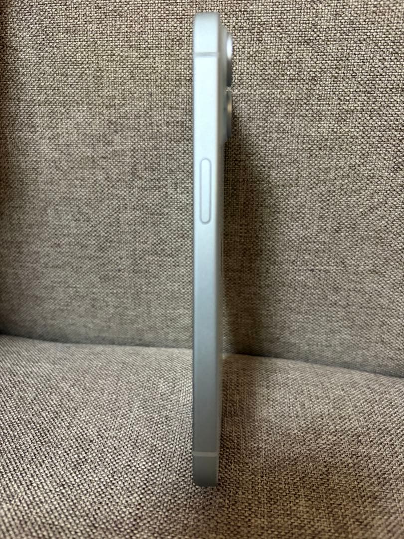 よも【美品】iPhone15 128GB ブルー