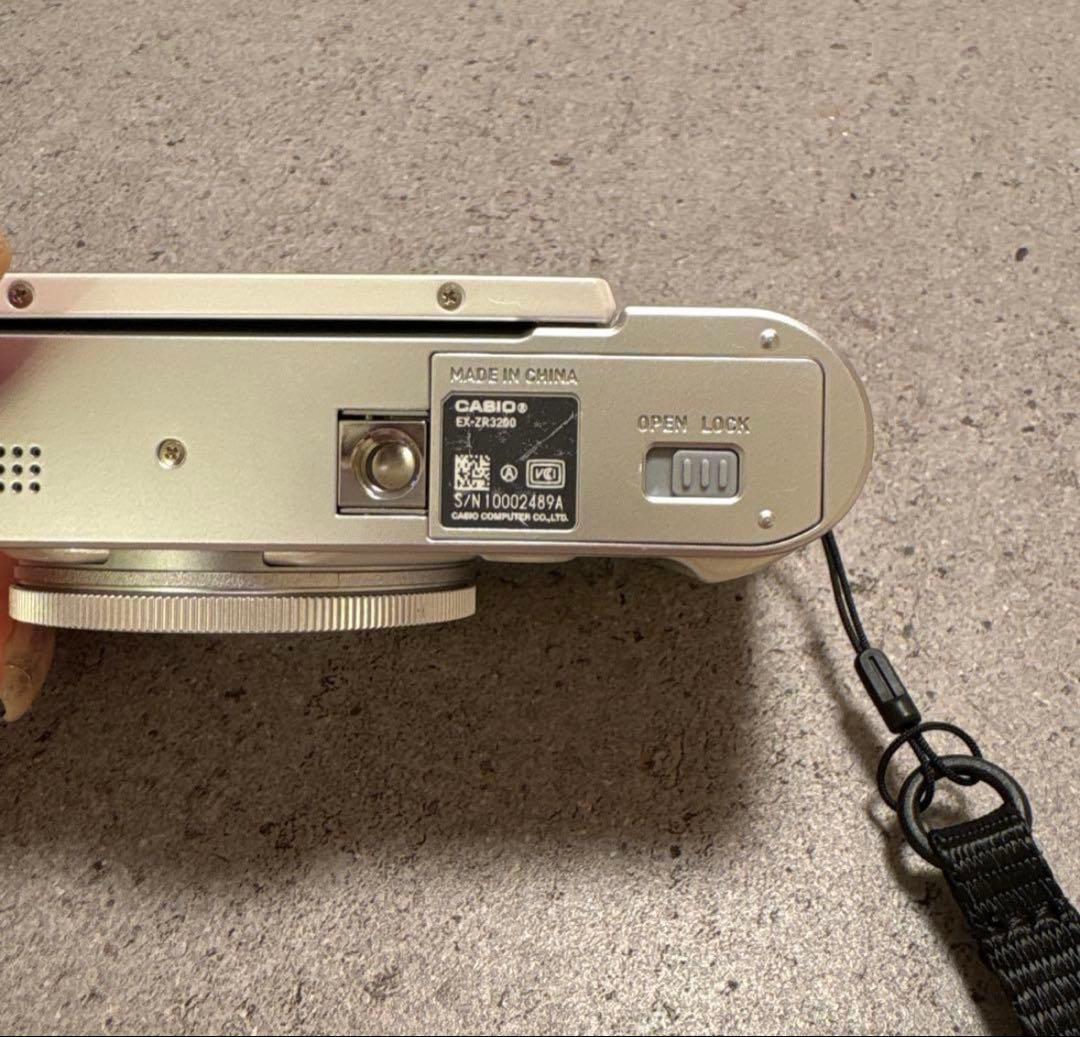 CASIO EXILIM EX-ZR3200 カメラ