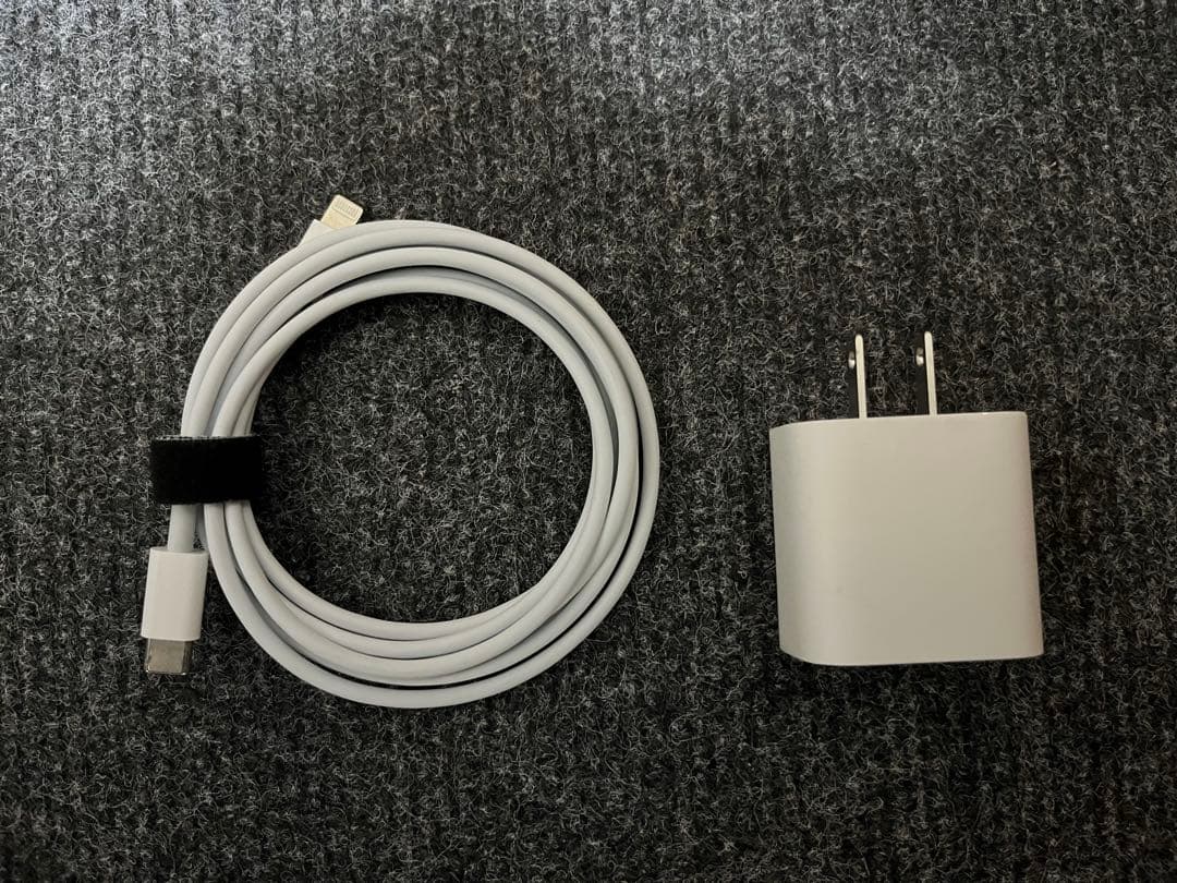 iPad 2021 (WiFiモデル) スペースグレイ キーボード ケース付