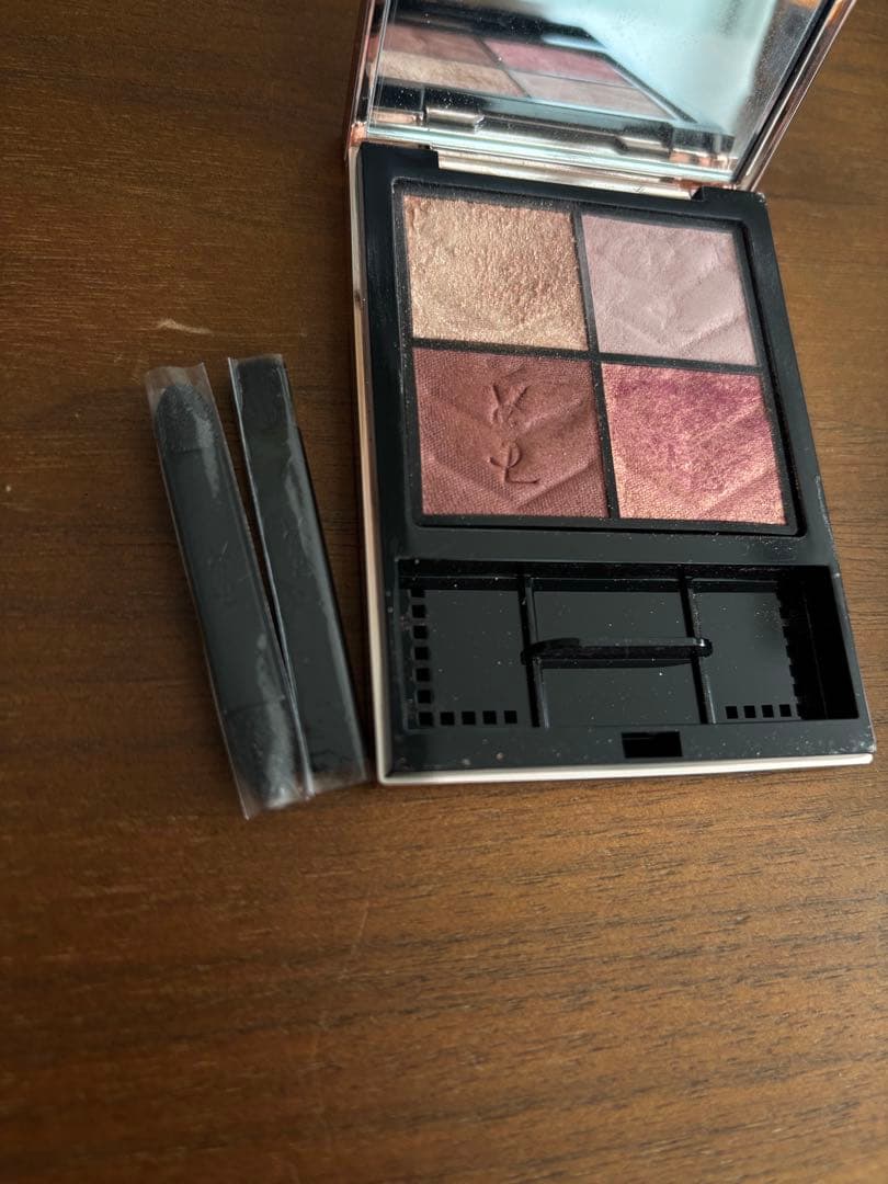 限定 イヴサンローラン クチュール ミニ クラッチアイシャドウパレット825