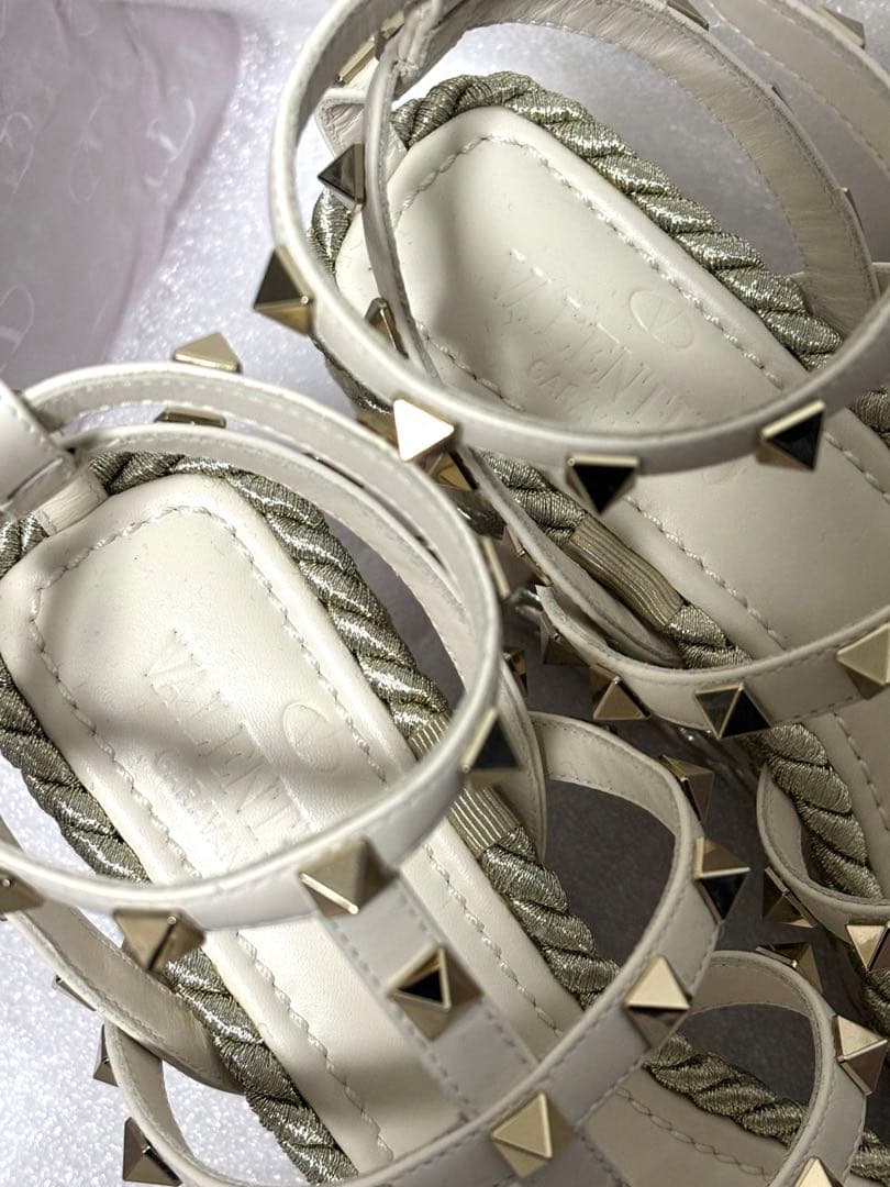 【新品未使用】VALENTINO ロックスタッズ カーフスキン ウェッジサンダル