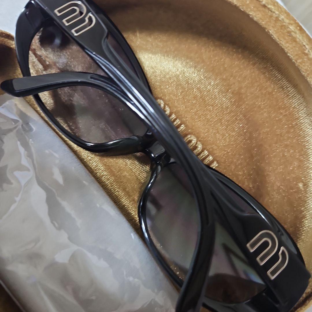 Miu Miu ブラックサングラス