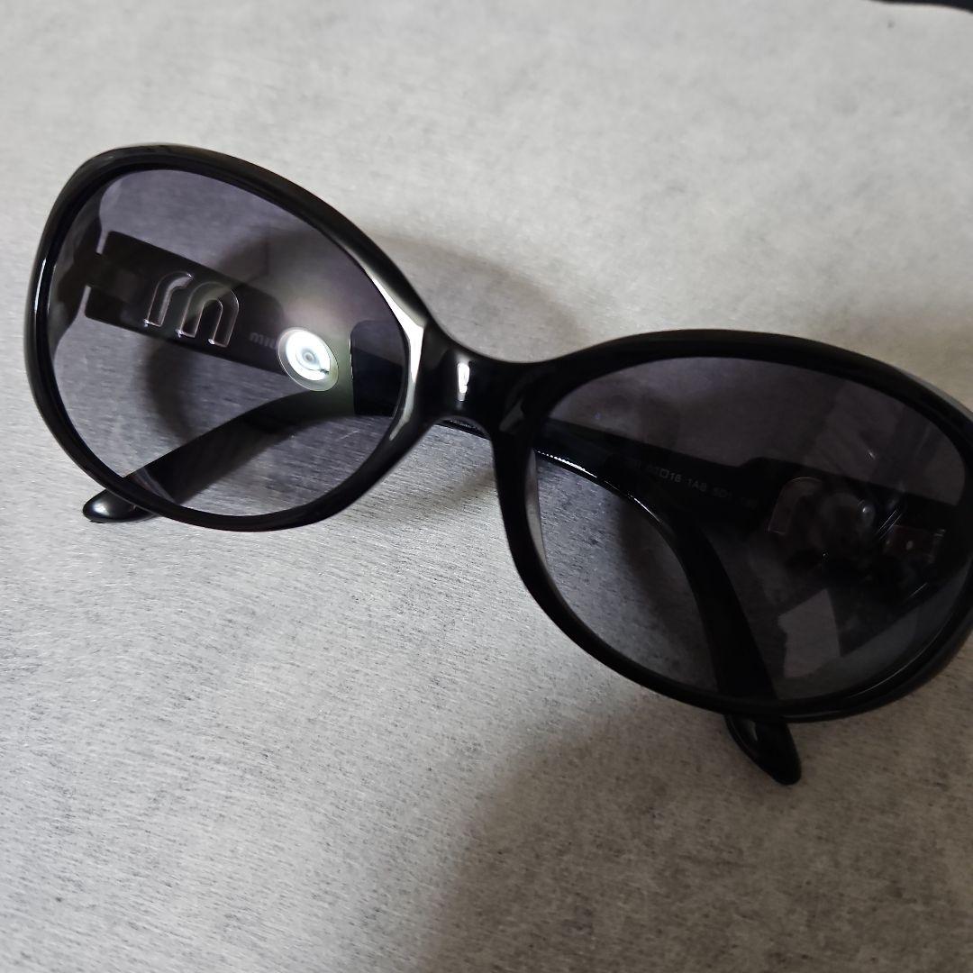 Miu Miu ブラックサングラス