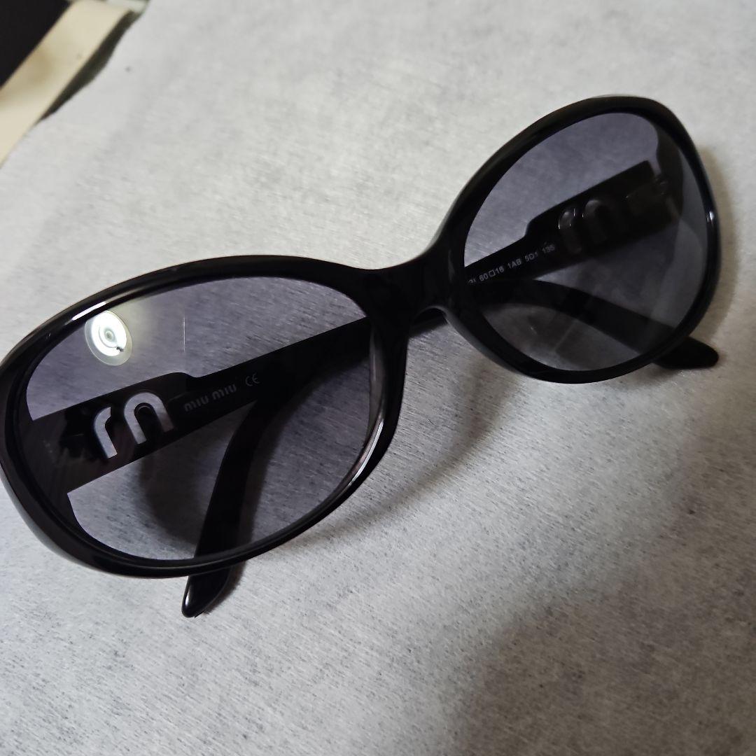 Miu Miu ブラックサングラス