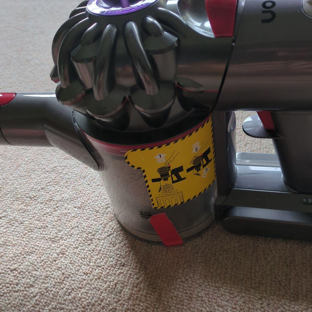 dyson v8 slim fluffy+ 掃除機(本体+アタッチメント)