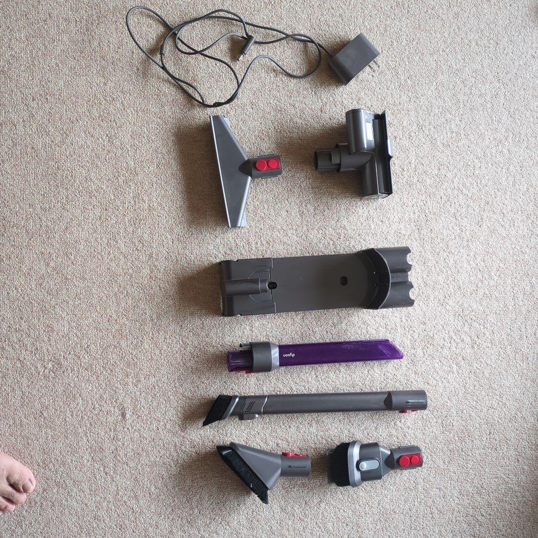 dyson v8 slim fluffy+ 掃除機(本体+アタッチメント)