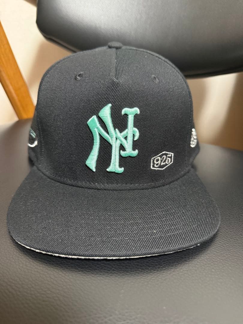 未使用　TWNTY TWO NY TIFFANY SNAPBACK CAP